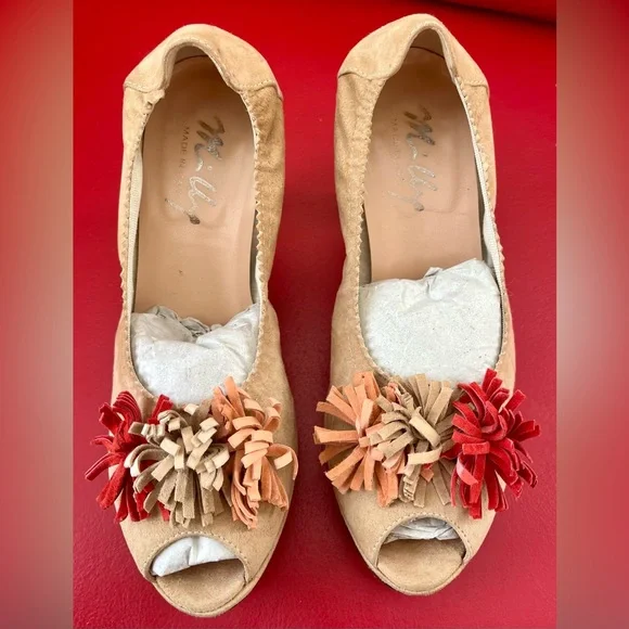 Milly Soft suede Sculptural Shape Pump Hand Made In Italy, Size 7 - Picture 7 of 9